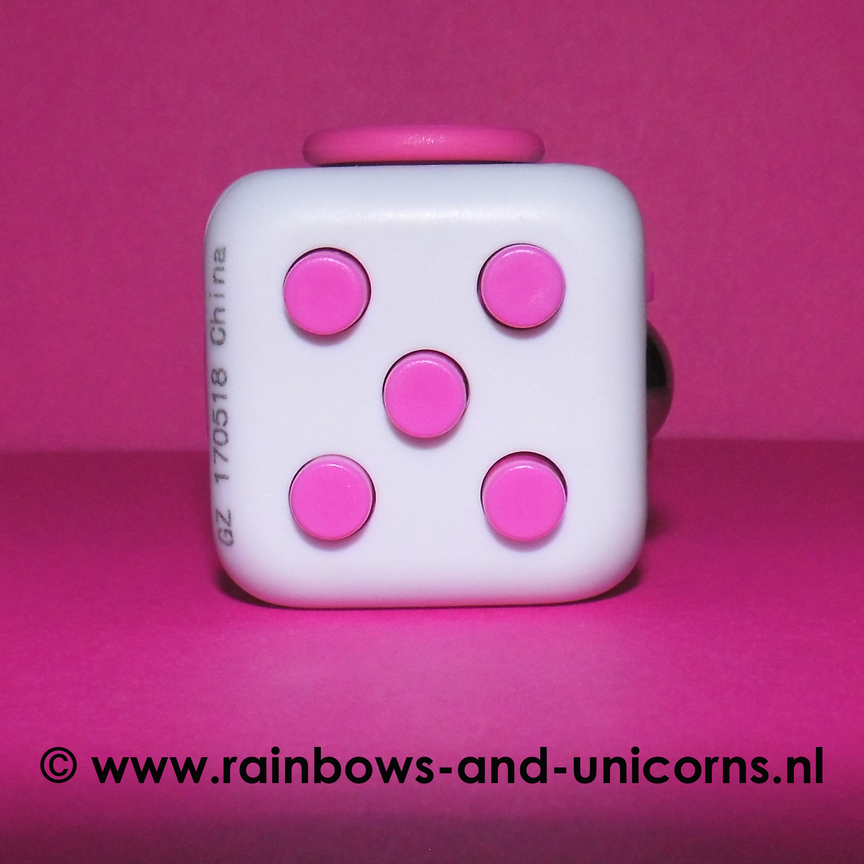 Fidget Cube zijdes © www.rainbows-and-unicorns.nl