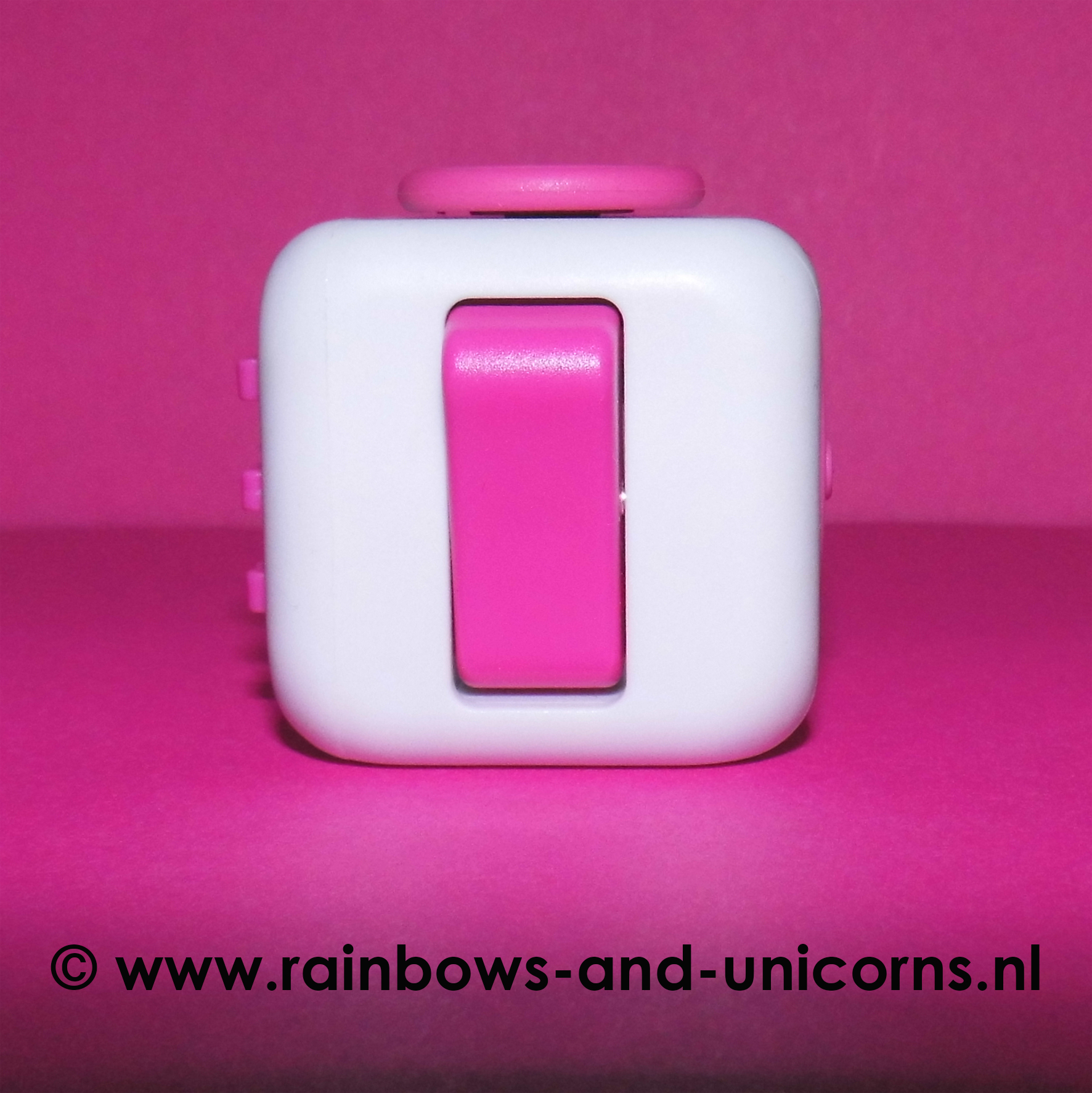 Fidget Cube zijdes © www.rainbows-and-unicorns.nl
